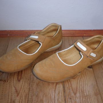 ŽENSKE LAGANE KOŽNE CIPELE / SANDALE 41