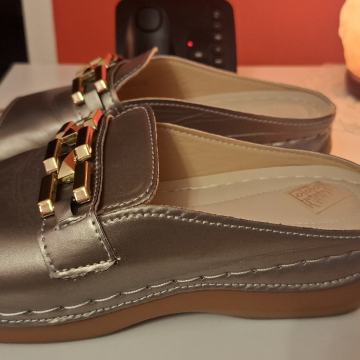 Ženske natikače vel 37 NOVO