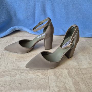 Ženske poluotvorene cipele, sandale br. 37 na visoku punu petu