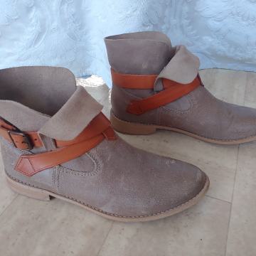 Ženske poluvisoke cipele, čizmice, gležnjače br. 37