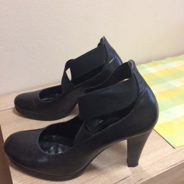 Ženske salonke br. 38