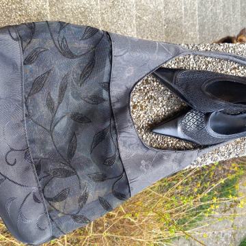 Ženske salonke i torba