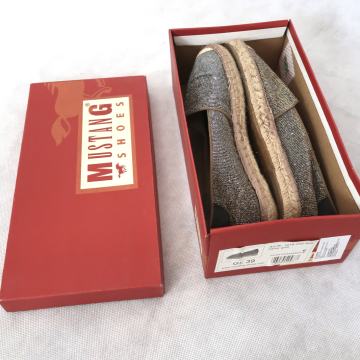 Nove ženske špagerice Mustang sa zlatnim odsjajem