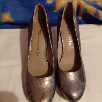 Zenske stikle . Broj 38