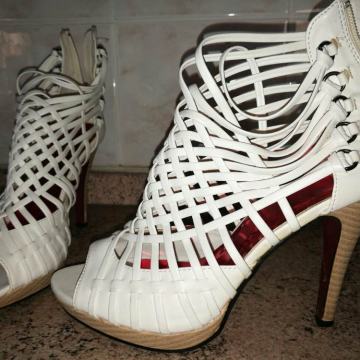 Ženske štikle broj 39 nove