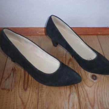 ŽENSKE LAGANE KOŽNE CIPELE 40