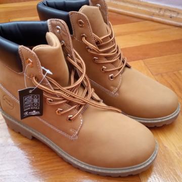 Ženske zimske cipele br 40