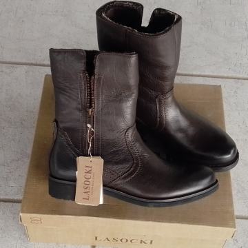 2+1 gratis! Potpuno nove, nenošene Lasocki čizme od prave kože, br. 37