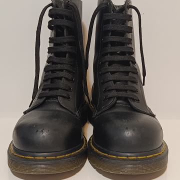 38 – Dr. Martens 10 eye, steel toe – old school Marte