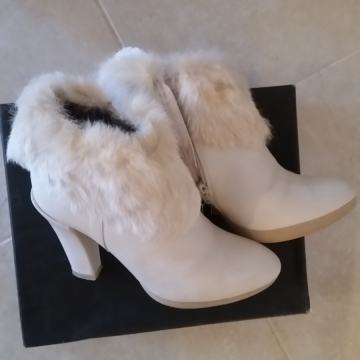 ALDO CASTAGNA!  DRAGILJUDI! IZVRSNE! KOŽNE GLEŽNJAČE! PRILIKA! NOVE!