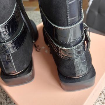 ALMA EN PENNA gležnjače vel.40 45 eur