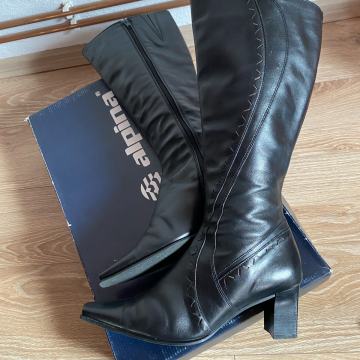 Alpina crne kožne čizme br. 40