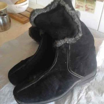 Art br.38 nove kožne kvalitetne udobne čizmice postavljene