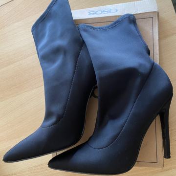 ASOS čizme, vel. 38