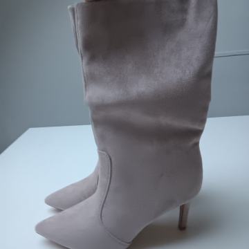 Bež čizme na petu 40 novo