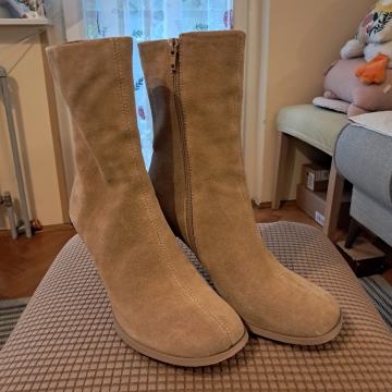 Bež čizme od prave brušene kože