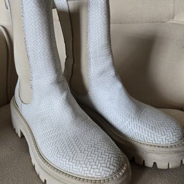 Bijele gležnjače br. 39