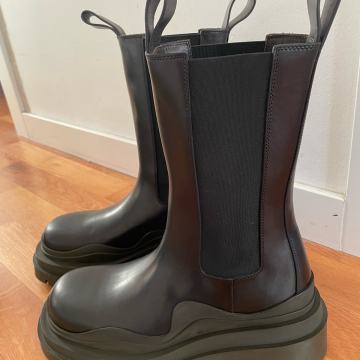 Bottega Veneta Tire čizme 38