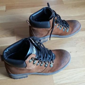 Buffalo kožne čizme br 38