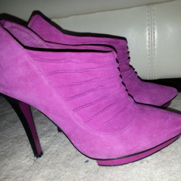 Buffalo pink  gleznjace