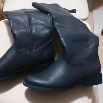 C&A br 40 nove kožne čizmice kvalitene udobne i lijepe