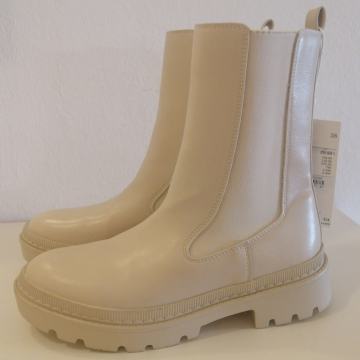 Gležnjače boje slonovače