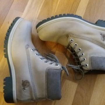 Canguro kozne cizme br 37