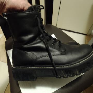 Catman br.39 kožne postavljene čizmice kvalitetne