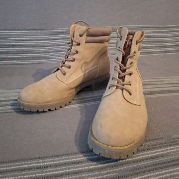 CIPELE ŽENSKE BROJ 42