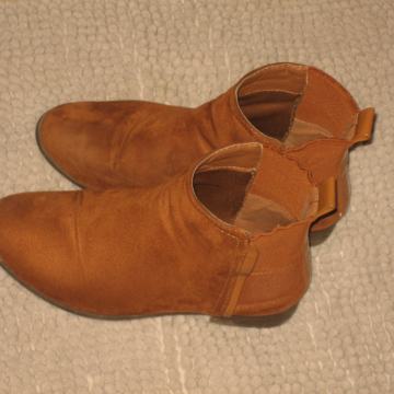 SMEĐE GLEŽNJAČE  BR. 37