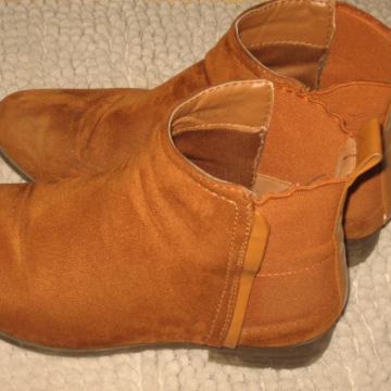 SMEĐE GLEŽNJAČE NEW YORKER   BR. 37