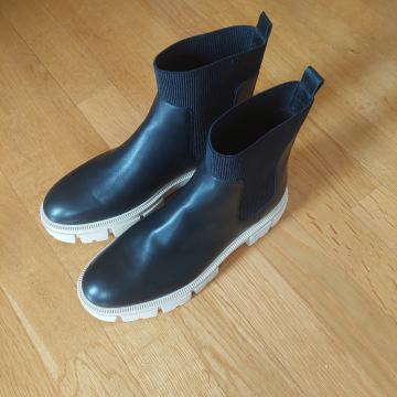 Nove čizme CATWALK, br 41