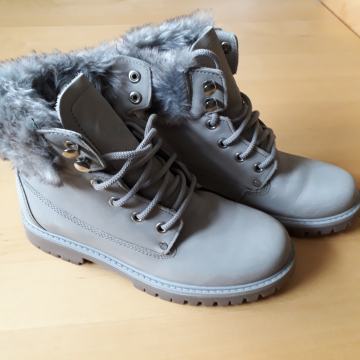 Čizme ženske Cropp 37 Novo