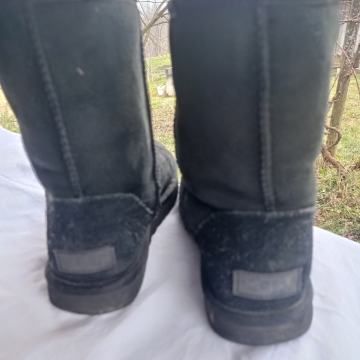 ČIZME -U.G.G.-br.38-39-Crne