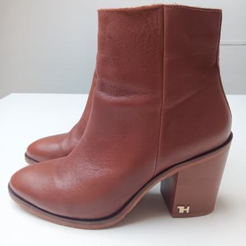 Čizme gležnjerice Tommy Hilfiger 41