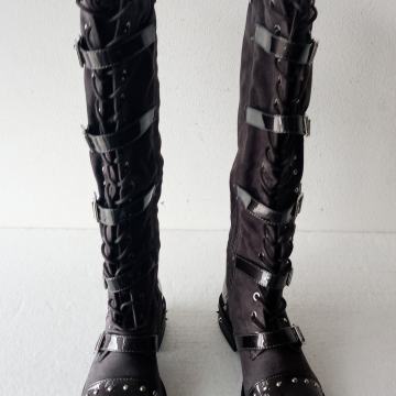 Čizme lak/velur sa zakovicama/ vel. 39