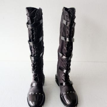 Čizme lak/velur sa zakovicama/ vel. 39