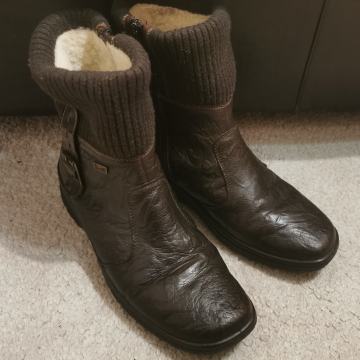 Čizme S. OLIVER. Smeđe Br. 40 kožne, krzno unutra, 49 eura Zagreb