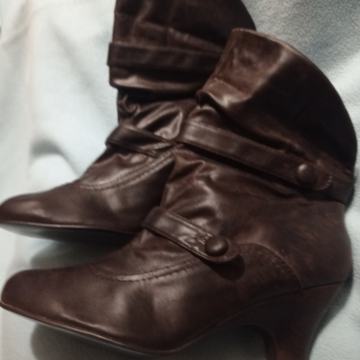 ČIZME s peticom-br.39-40-Novo koža