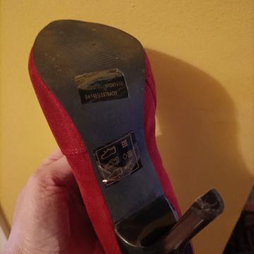 Čizme na petu crvene 37