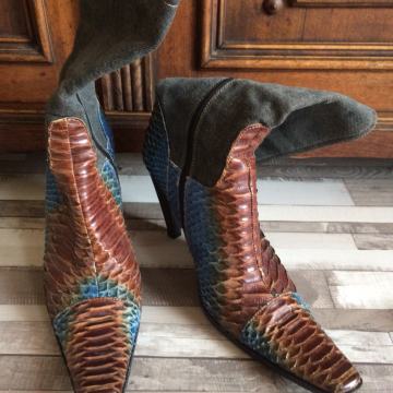 Čizme na špic zmijske br 38,5