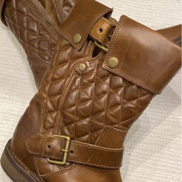 Čizme UGG nepropusne te od od prave kože, a iznutra UGG krzno(!)