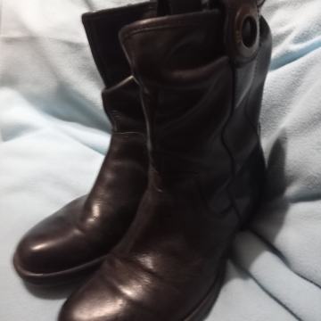 Čizme visoke br.39-koža