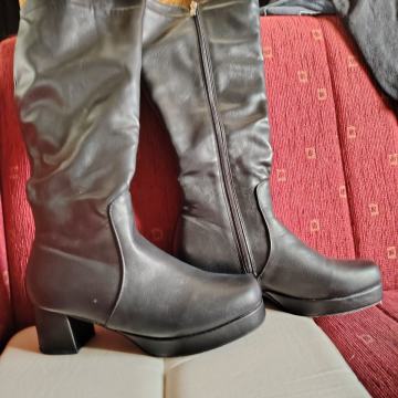 Čizme visoke do koljena nove nenošene veličina 40,41,42