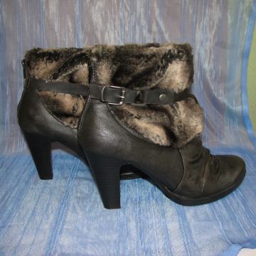 Čizme ženske, niske-visoke pete. Gino Venturin, broj 39. Germany