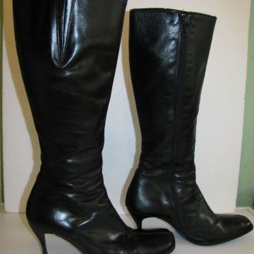 Čizme ženske, VINEK - Italy, koža, broj 36, uska peta.