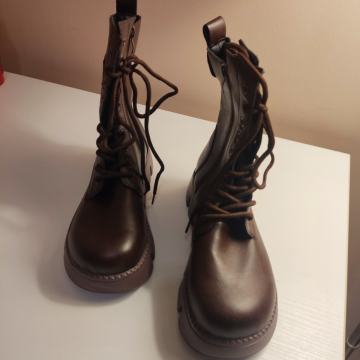 Čizme na zip, šniranje ukras