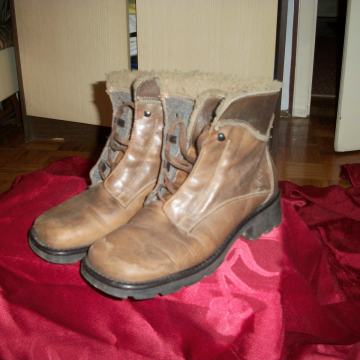 Ženske čizme -zimske br.39.kožne smeđe s krznom