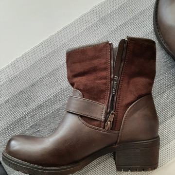 Nove čizmice br. 37