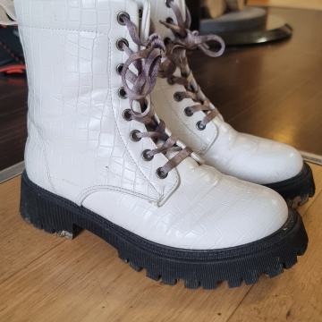 Čizmice / gležnjače 39 ženske bijele